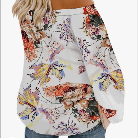 Super cute woman off shoulder floral blouse - Picture 4 of 14
